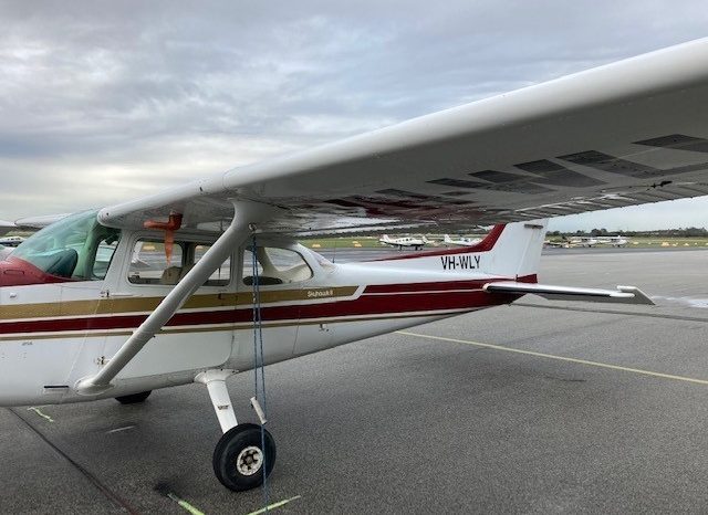 
								Used 1976  Cessna C172 N full									