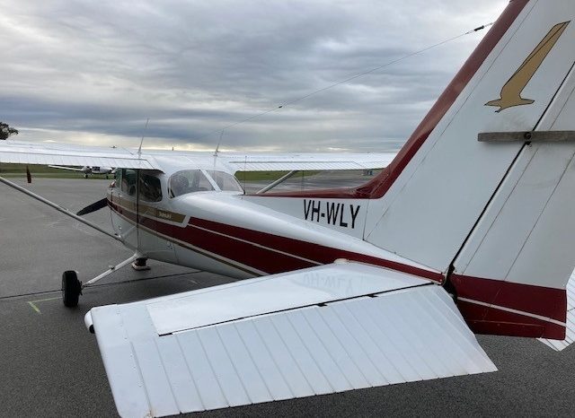 
								Used 1976  Cessna C172 N full									