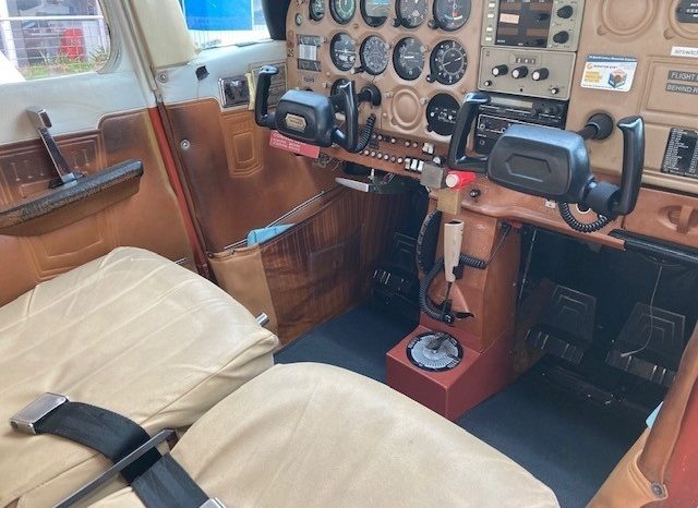 
								Used 1976  Cessna C172 N full									