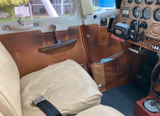 
								Used 1976  Cessna C172 N full									