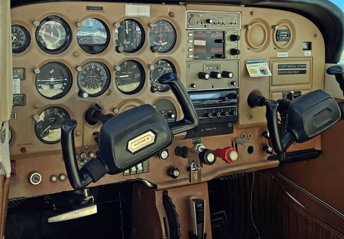 
								Used 1976  Cessna C172 N full									